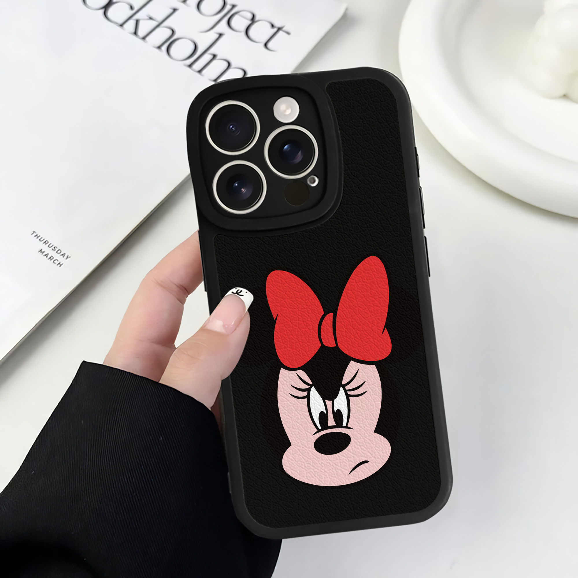 （画像用） ミッキーマウス Mickey Mouse 【iPhone 16シリーズ対応】シリコンスマホケース（レザー調） 材質：シリコン